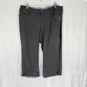 Isis Size 12 Grey Capris